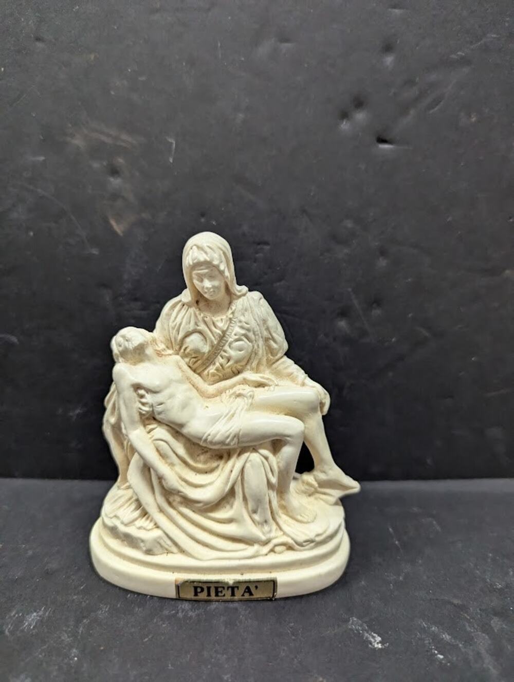 PIETA Michaelangelo Vintage 1960s Vatican Italy Souvenir Sculpture 1960s White